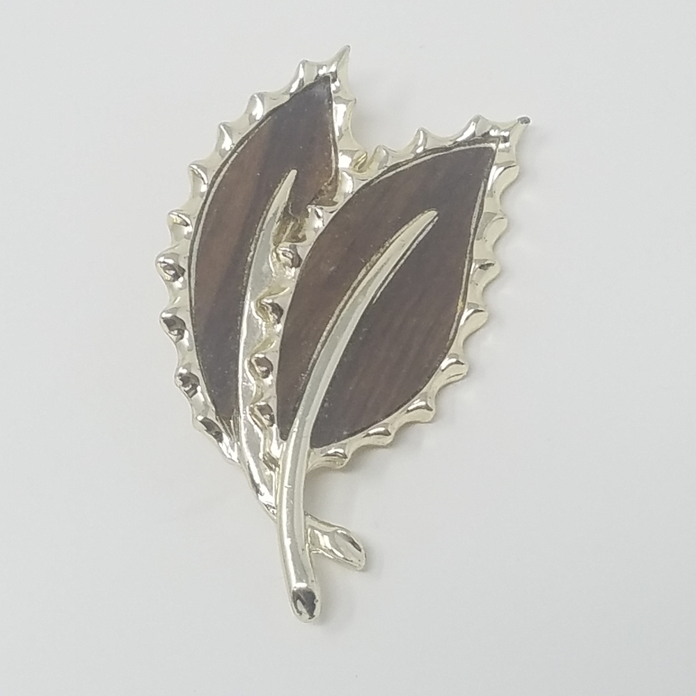 Vintage Sarah Coventry‎ silver tone leafs brooch